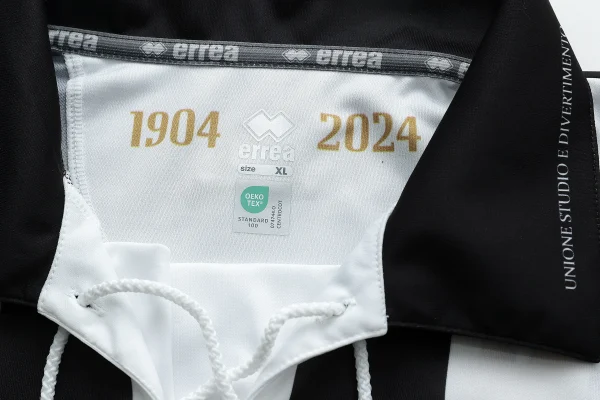 Numeri 1904-2024 dorati sul retrocollo della maglia 120 anni Siena F.C.