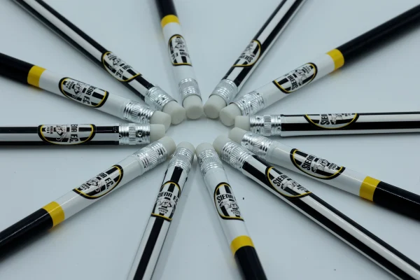 Cerchio di matite personalizzate FC Siena Robur 1904 con gommino bianco.