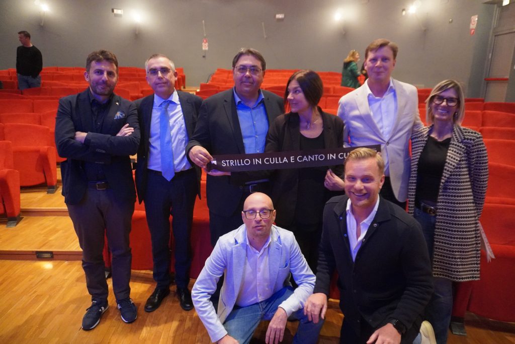 STRILLO IN CULLA E CANTO IN CURVA​ #2